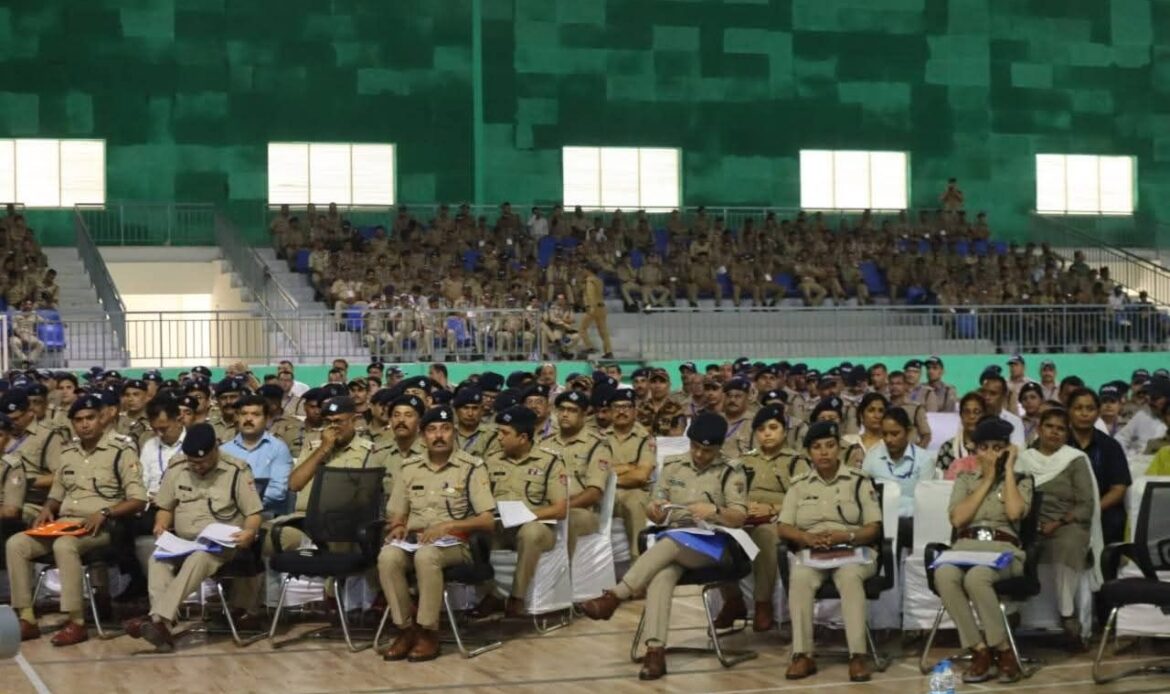 DGP उत्तराखंड ने रुद्रपुर पुलिस लाइन में की सुरक्षा तैयारियों की गहन समीक्षा-Newsnetra 10 fb img 17528534108924808198355876621752