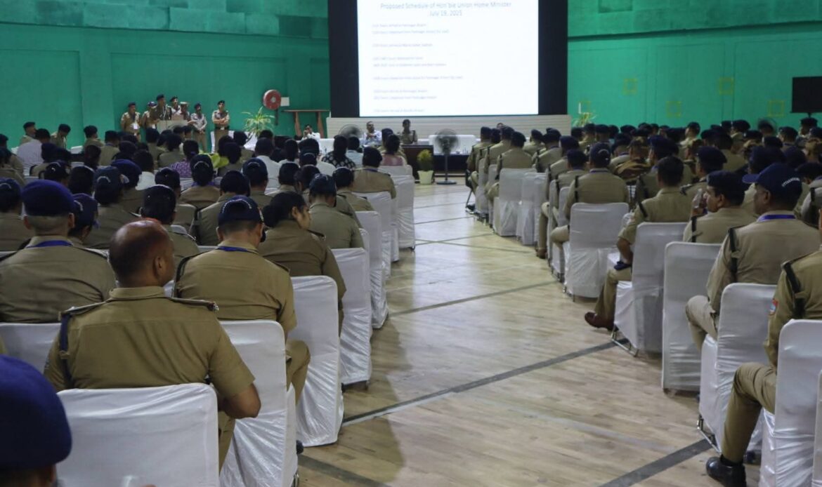 DGP उत्तराखंड ने रुद्रपुर पुलिस लाइन में की सुरक्षा तैयारियों की गहन समीक्षा-Newsnetra 11 fb img 17528534140428599883883421624805