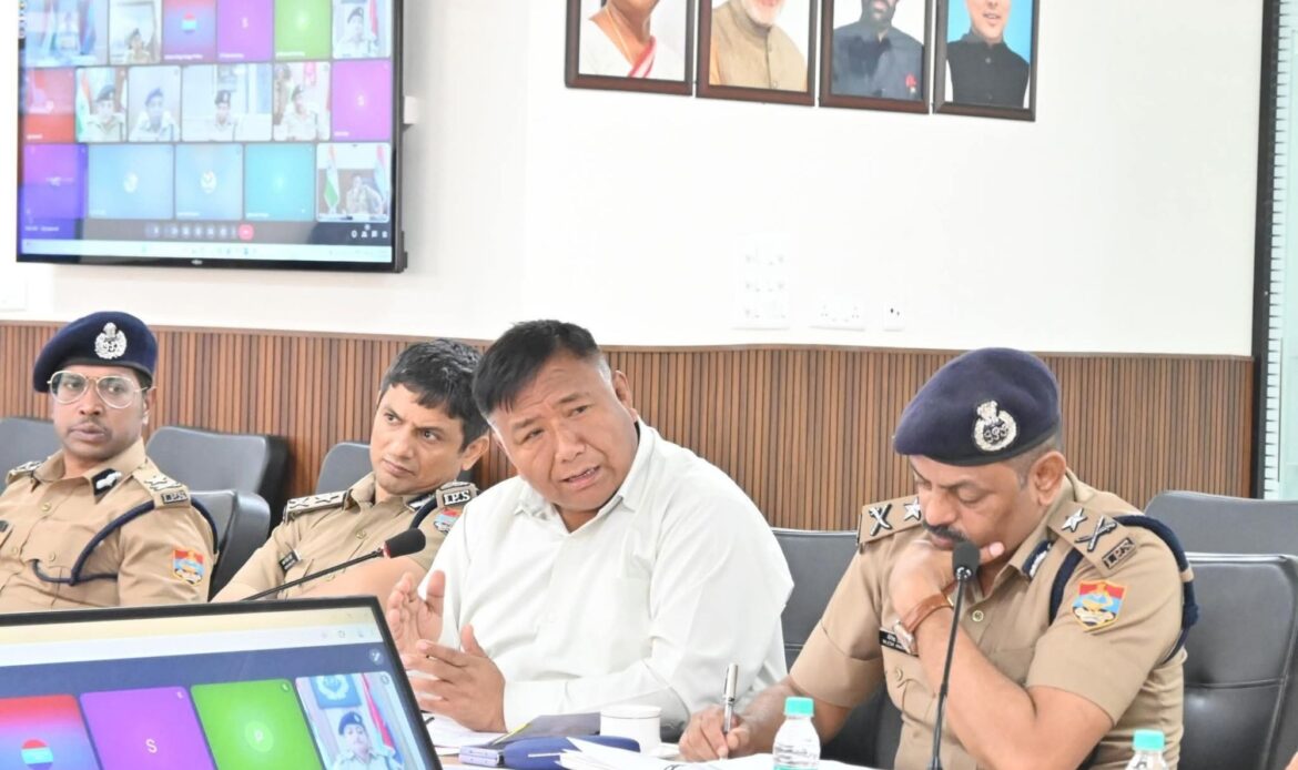 डीजीपी ने की त्रिस्तरीय पंचायत सामान्य निर्वाचन-2025 के प्रथम चरण हेतु सुरक्षा तैयारियों की समीक्षा-Newsnetra 7 fb img 17531887183766473496262535285784