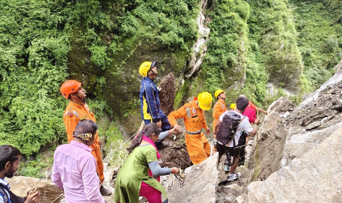 रुद्रप्रयाग में अतिवृष्टि का संकट: 1600 यात्रियों को सुरक्षित निकाला गया, राहत-बचाव जारी-Newsnetra 5 fb img 17535457656374434886920372272275