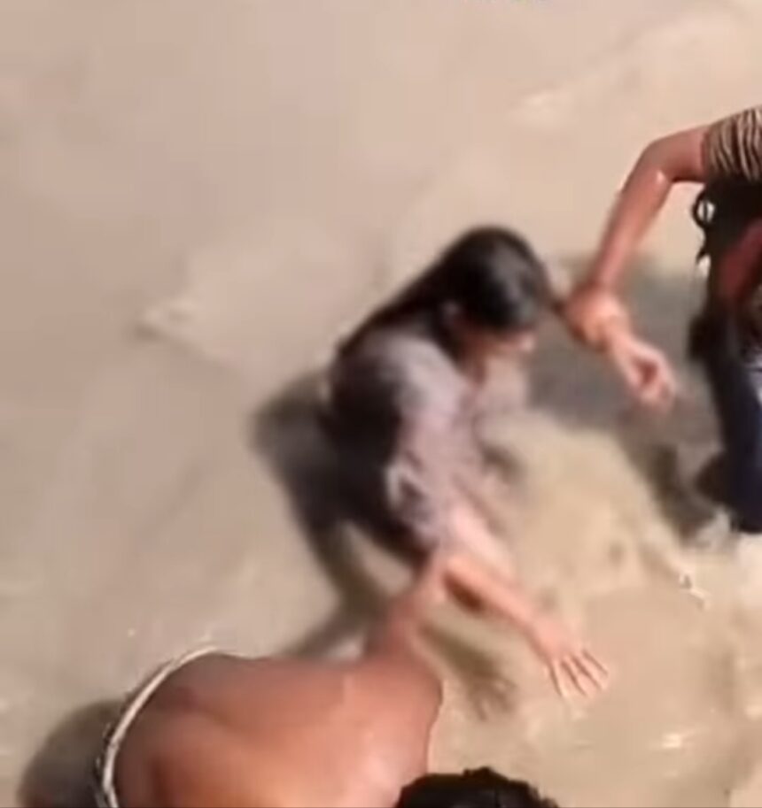 हरिद्वार: आत्महत्या के इरादे से गंगा में कूदी विवाहिता, जल पुलिस के जवानों ने बचाई जान-Newsnetra 3 image editor output image 1243047761 1752150494852