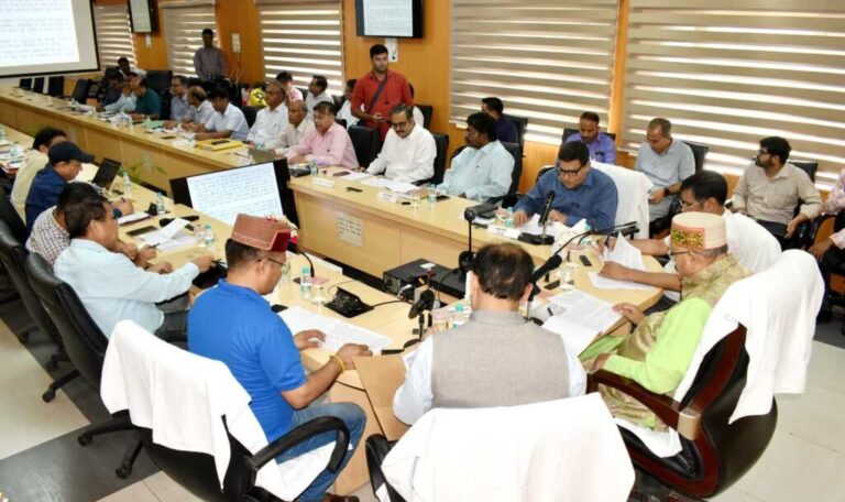 मानसून सीजन में तैयारियों को लेकर लोनिवि एवं सिंचाई विभाग की समीक्षा बैठक में मंत्री ने दिये आवश्यक निर्देश-Newsnetra 5 img 20250702 wa0050 16112203684985861461