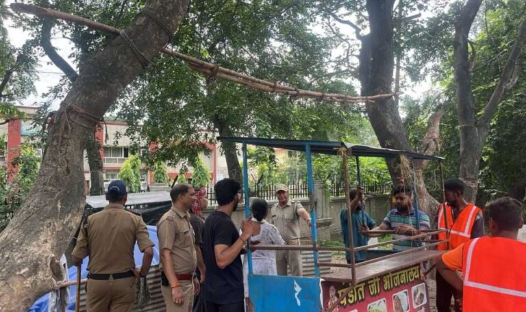 देहरादून पुलिस का कांवड़ मार्ग पर अतिक्रमण हटाओ अभियान, 32 स्थानों से हटाया गया अतिक्रमण-Newsnetra 7 img 20250703 wa01054970428847394386242