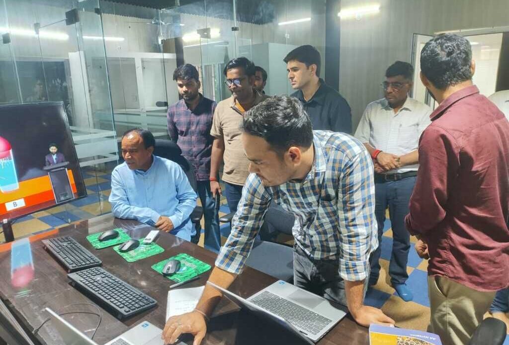 राजीव गांधी नवोदय विद्यालय में वर्चुअल स्टूडियो का निरीक्षण, शिक्षा मंत्री डॉ. धन सिंह रावत ने दिए अहम निर्देश-Newsnetra 4 img 20250706 wa00143548167664418327342