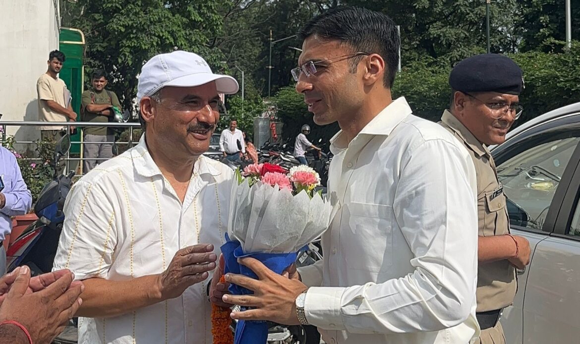 लोकरत्न हिमालय सम्मान से सम्मानित हुए देहरादून डीएम सविन बंसल-Newsnetra 4 img 20250708 wa00076763228617579267019