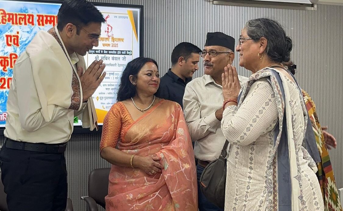लोकरत्न हिमालय सम्मान से सम्मानित हुए देहरादून डीएम सविन बंसल-Newsnetra 10 img 20250708 wa00102473891852730322667