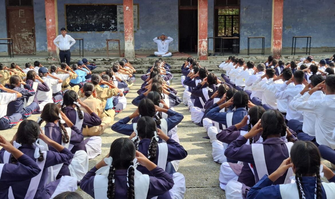 अटल उत्कृष्ट इंटर कॉलेज गेंवल-ब्रह्मखाल में योग शिविर का आयोजन-Newsnetra 9 img 20250712 wa00098789369396677413165