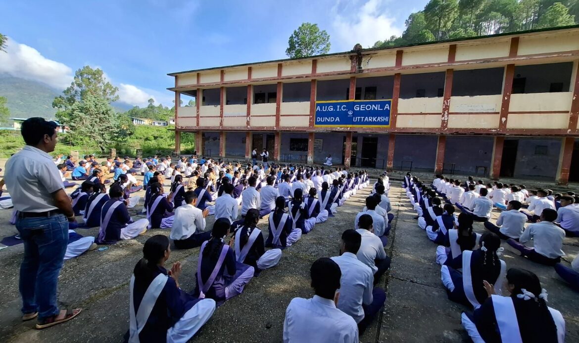 अटल उत्कृष्ट इंटर कॉलेज गेंवल-ब्रह्मखाल में योग शिविर का आयोजन-Newsnetra 15 img 20250712 wa00117854536436547247096