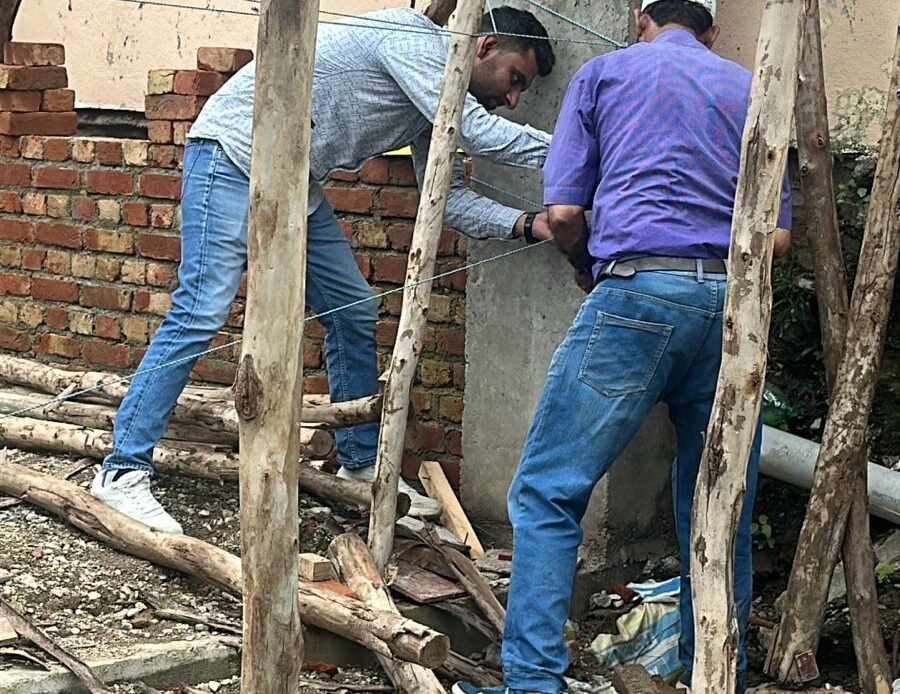 प्राधिकरण क्षेत्र में अवैध निर्माणों पर कड़ी कार्रवाई, राजपुर रोड व आमवाला तरला में दो निर्माण सील-Newsnetra 5 img 20250722 wa00054337381154035215305