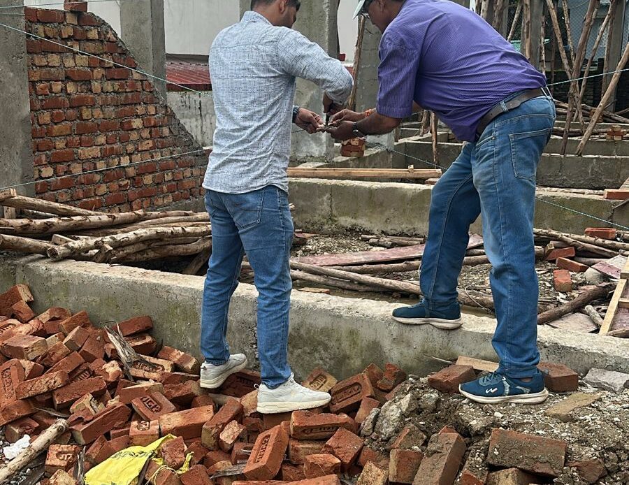 प्राधिकरण क्षेत्र में अवैध निर्माणों पर कड़ी कार्रवाई, राजपुर रोड व आमवाला तरला में दो निर्माण सील-Newsnetra 6 img 20250722 wa00079160449564679003031