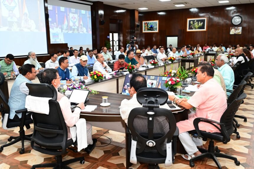 हरिद्वार लोकसभा क्षेत्र की घोषणाओं एवं विकास कार्यों की समीक्षा बैठक, मुख्यमंत्री ने दिए प्रभावी क्रियान्वयन के निर्देश-Newsnetra 3 FB IMG 1754067073275 1