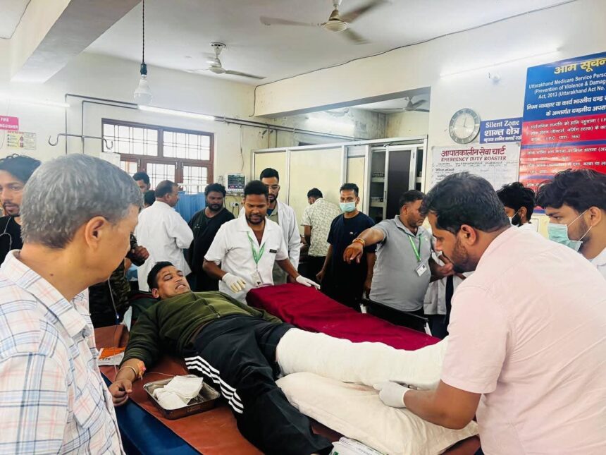 उत्तरकाशी आपदा में स्वास्थ्य विभाग की तेज़ कार्रवाई – हर प्रभावित को मिल रही विशेषज्ञ चिकित्सा सुविधा-Newsnetra 3 FB IMG 1754666723050