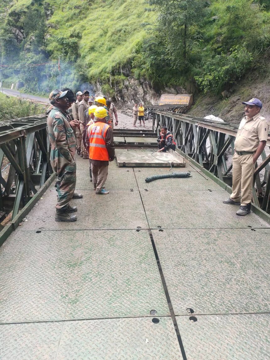 लिमचागाड़ में तीन दिन में बना बेली ब्रिज, गंगोत्री राजमार्ग पर यातायात बहाल-Newsnetra 3 FB IMG 1754847533717