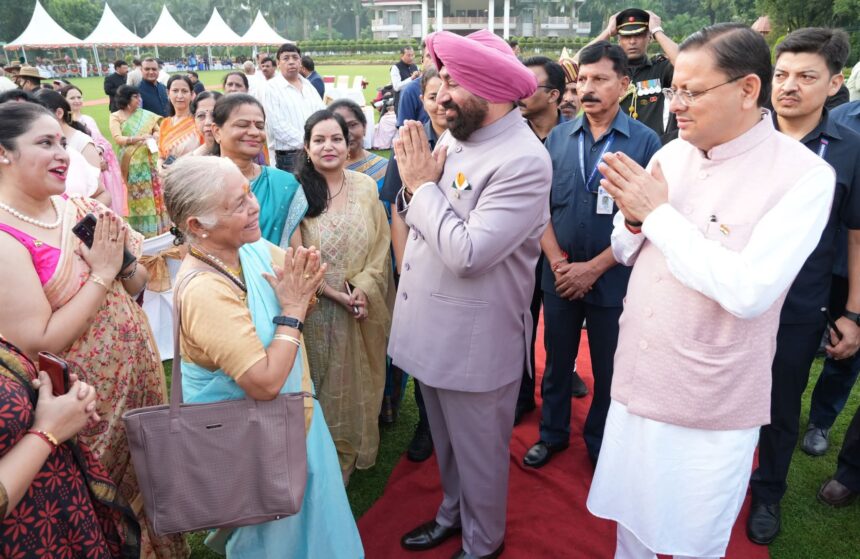 स्वतंत्रता दिवस पर राजभवन में स्वल्पाहार कार्यक्रम, राज्यपाल व मुख्यमंत्री ने दो पुस्तकों का किया विमोचन-Newsnetra 3 FB IMG 1755276165218