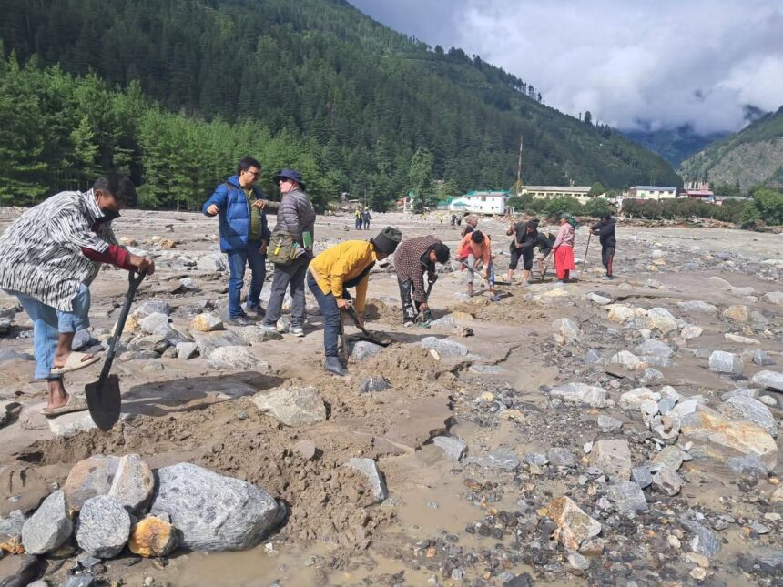 धराली-हर्षिल आपदा: भूवैज्ञानिक दल की आपात योजना से नियंत्रित हुआ झील का जलस्तर-Newsnetra<br> 3 FB IMG 1755276430054