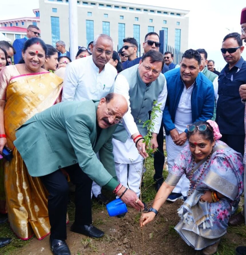 मुख्यमंत्री धामी ने गैरसैंण (भराड़ीसैंण) में “एक पेड़ माँ के नाम” अभियान के तहत किया पौधा रोपण- Newsnetra<br> 3 FB IMG 1755703487577