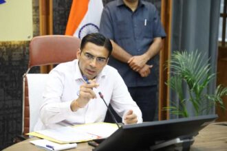 डीएम सविन बंसल की पहल से संकट में फंसे रिहान की शिक्षा बनी संभव, एसजीआरआर मिशन ने माफ की पूरी फीस-Newsnetra 8 IMG 20250727 WA0492