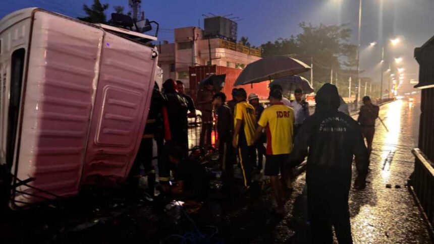 रुद्रपुर ट्रक हादसा: SDRF ने समय पर कार्रवाई कर बचाई चालक की जान-Newsnetra 7 IMG 20250803 WA0014