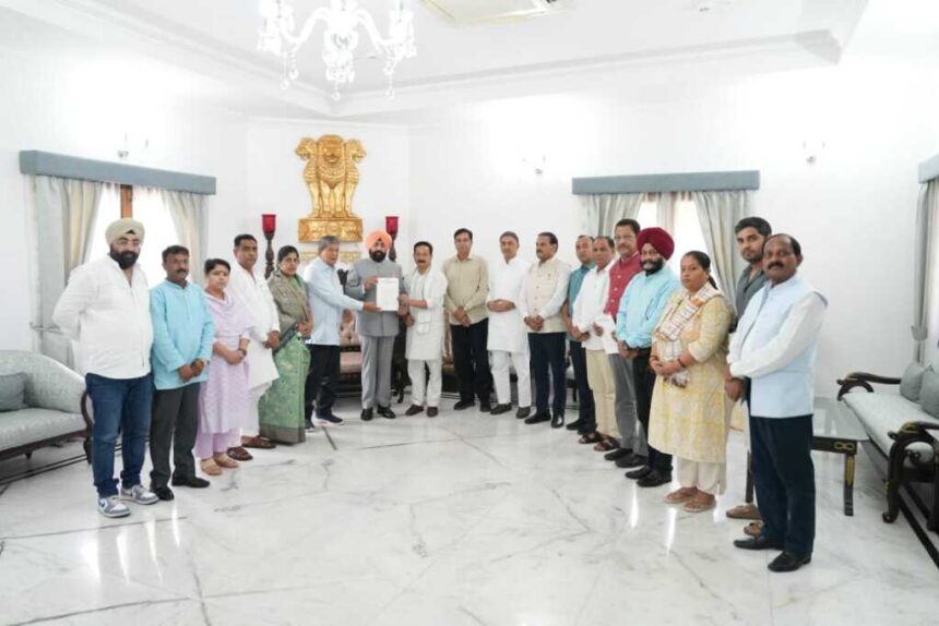 कांग्रेस प्रतिनिधिमंडल ने राज्यपाल से की मुलाकात, राज्य निर्वाचन आयुक्त की बर्खास्तगी और कानून-व्यवस्था पर हस्तक्षेप की मांग-Newsnetra 3 IMG 20250817 WA0117