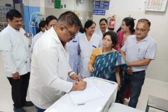 देहरादून: महानिदेशक डॉ. सुनीता टम्टा ने जिला चिकित्सालय कोरोनेशन का औचक निरीक्षण किया-Newsnetra 21 IMG 20250818 WA0084