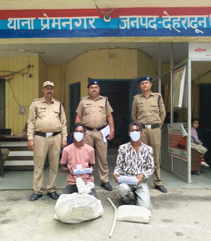 देहरादून पुलिस की बड़ी कार्रवाई – अंतरराज्यीय चोरी गैंग का भंडाफोड़, दो गिरफ्तार, नाबालिग पकड़ा गया-Newsnetra 3 IMG 20250819 WA0079