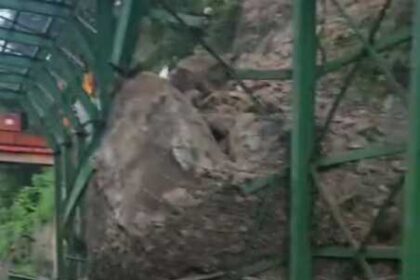 Screenshot 20250805 220204 Photos