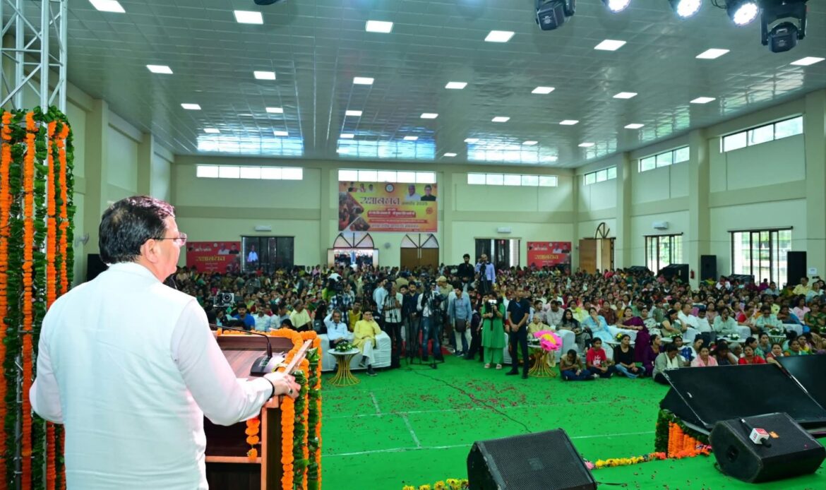 रक्षाबंधन समारोह 2025 में मुख्यमंत्री धामी ने बहनों की सेवा का लिया संकल्प, 'जल सखी' और महिला स्वावलंबन योजनाओं की घोषणा-Newsnetra 9 fb img 17542323913971634993258633752796
