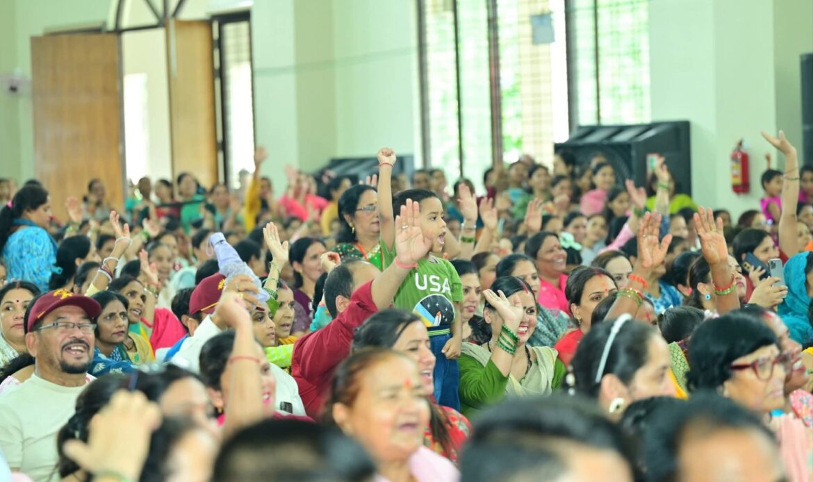 रक्षाबंधन समारोह 2025 में मुख्यमंत्री धामी ने बहनों की सेवा का लिया संकल्प, 'जल सखी' और महिला स्वावलंबन योजनाओं की घोषणा-Newsnetra 8 fb img 17542323934652302063327479832480