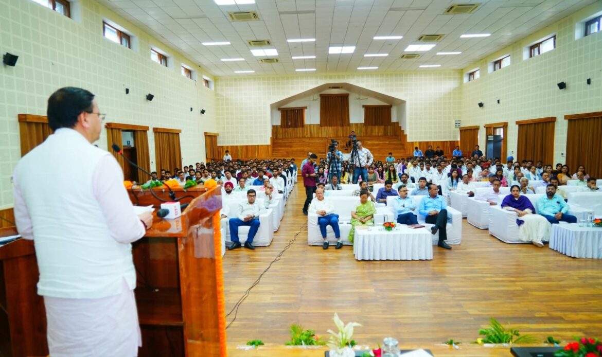 मुख्यमंत्री धामी ने 187 चयनित अभ्यर्थियों को सौंपे नियुक्ति पत्र, पारदर्शी भर्ती व्यवस्था और राज्य आंदोलनकारी आश्रितों को सम्मानित करने का दिया संदेश-Newsnetra 4 fb img 17542359621355757040627763531414