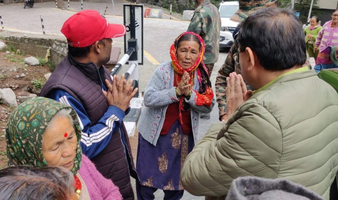 मुख्यमंत्री धामी ने धराली में आपदा प्रभावितों से की मुलाकात, राहत कार्यों की समीक्षा-Newsnetra 8 fb img 1754478947507337913490686716235