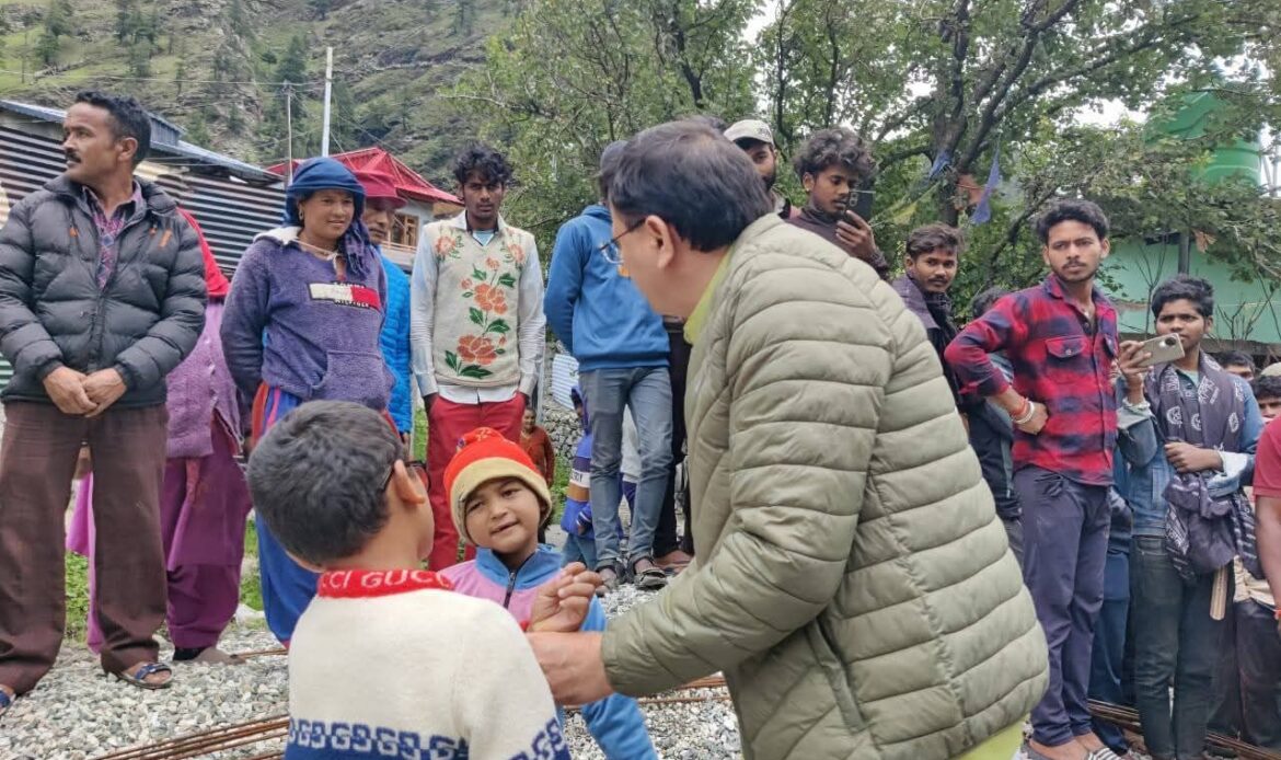 मुख्यमंत्री धामी ने धराली में आपदा प्रभावितों से की मुलाकात, राहत कार्यों की समीक्षा-Newsnetra 7 fb img 17544789496098783413454899702012