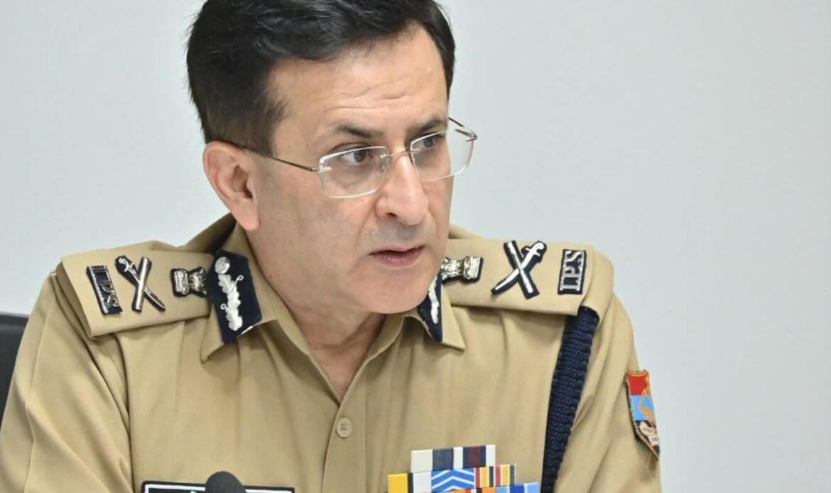 उत्तरकाशी में चल रहे प्राकृतिक आपदा राहत एवं बचाव कार्यों की डीजीपी ने की उच्च स्तरीय समीक्षा-Newsnetra 4 fb img 17548393502164049574212601474658