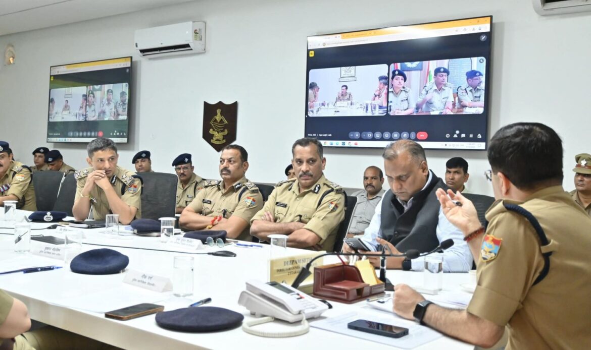 उत्तरकाशी में चल रहे प्राकृतिक आपदा राहत एवं बचाव कार्यों की डीजीपी ने की उच्च स्तरीय समीक्षा-Newsnetra 6 fb img 17548393572969105446918987036949
