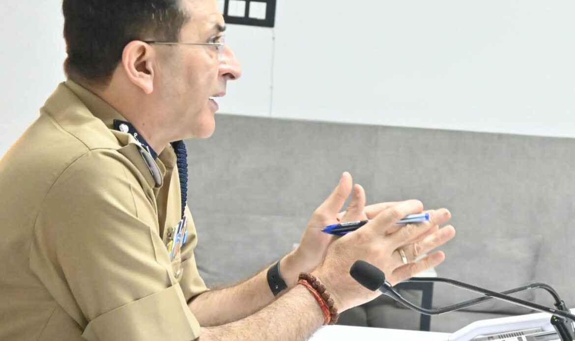 उत्तरकाशी में चल रहे प्राकृतिक आपदा राहत एवं बचाव कार्यों की डीजीपी ने की उच्च स्तरीय समीक्षा-Newsnetra 8 fb img 17548393708146794527916388666721