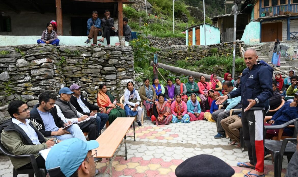 धराली आपदा प्रभावित क्षेत्र का उच्चस्तरीय निरीक्षण, सचिव राजस्व की अध्यक्षता में समिति ने पुनर्वास और आजीविका सुदृढ़ीकरण के उपायों का किया मूल्यांकन-Newsnetra 7 fb img 17551030811258437264760678087941