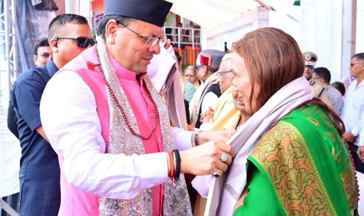 मुख्यमंत्री धामी ने 79वें स्वतंत्रता दिवस के अवसर पर परेड ग्राउंड देहरादून में राज्य के मुख्य कार्यक्रम में ध्वजारोहण किया-Newsnetra 6 fb img 17552477248192341345500921603531