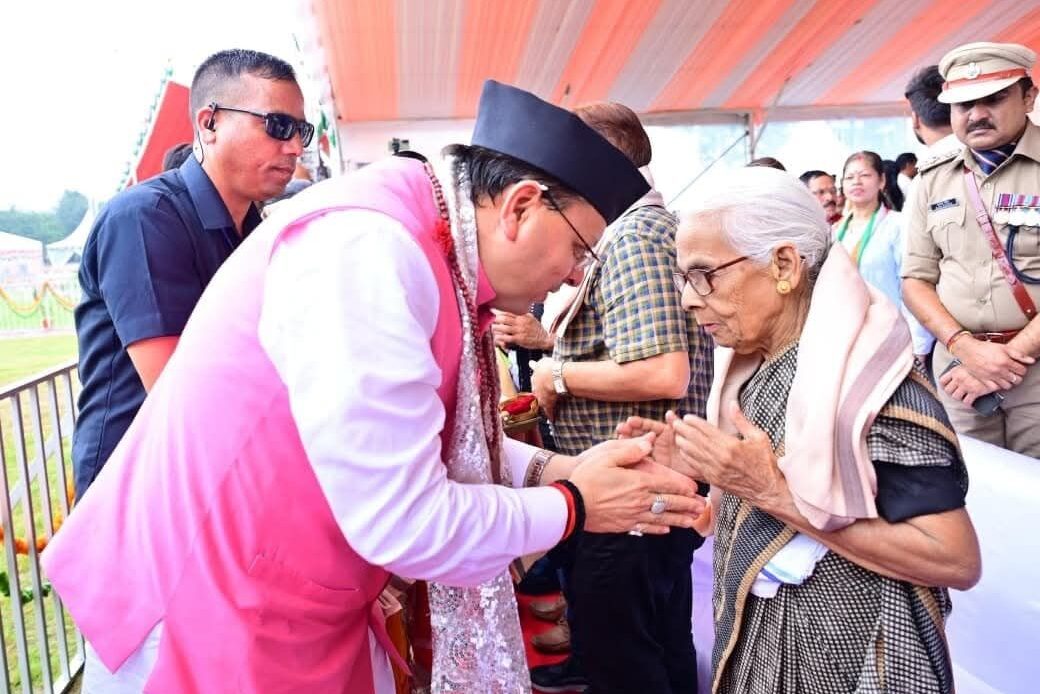 मुख्यमंत्री धामी ने 79वें स्वतंत्रता दिवस के अवसर पर परेड ग्राउंड देहरादून में राज्य के मुख्य कार्यक्रम में ध्वजारोहण किया-Newsnetra 5 fb img 1755247725786220715844391050067
