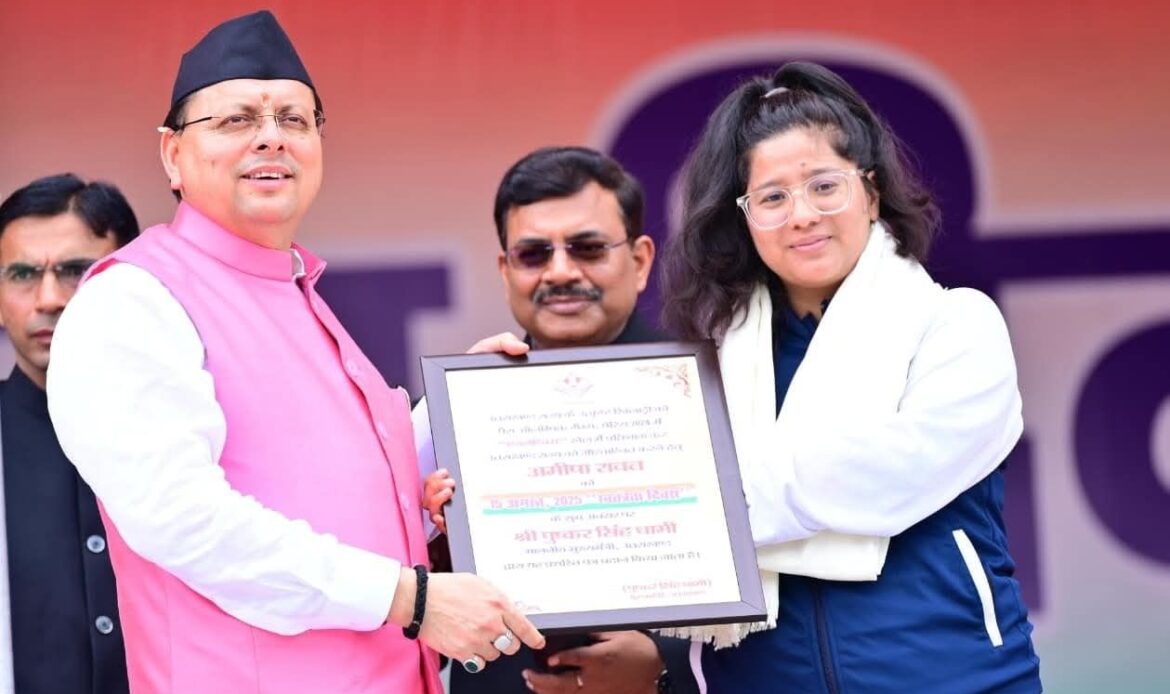 मुख्यमंत्री धामी ने 79वें स्वतंत्रता दिवस के अवसर पर परेड ग्राउंड देहरादून में राज्य के मुख्य कार्यक्रम में ध्वजारोहण किया-Newsnetra 11 fb img 17552477414617390052352416470722