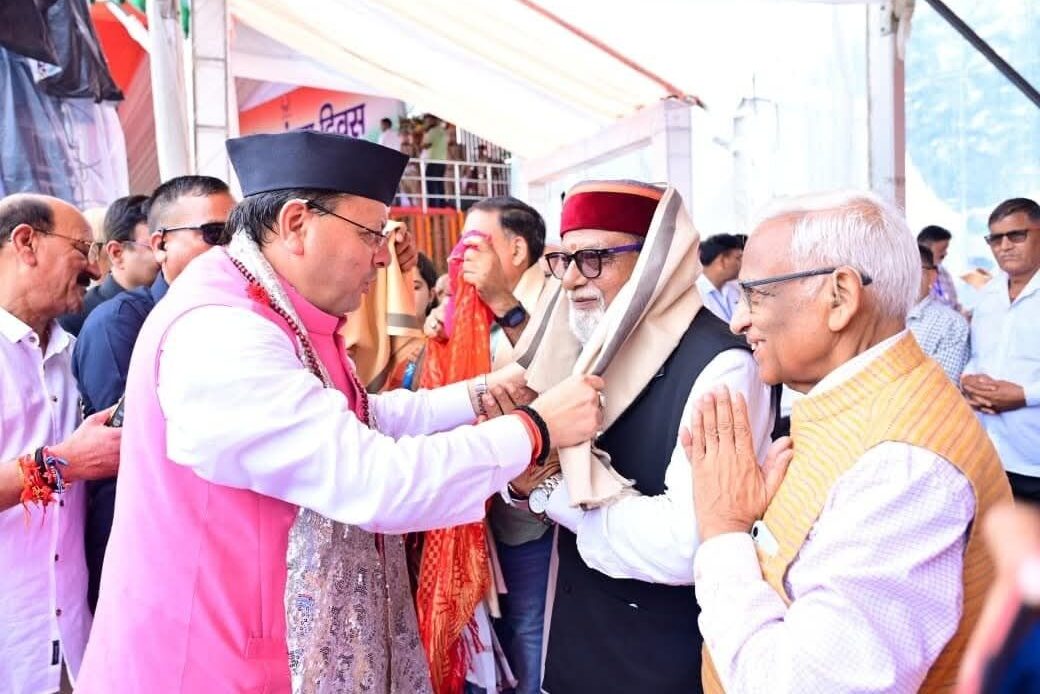मुख्यमंत्री धामी ने 79वें स्वतंत्रता दिवस के अवसर पर परेड ग्राउंड देहरादून में राज्य के मुख्य कार्यक्रम में ध्वजारोहण किया-Newsnetra 12 fb img 17552477440808951489775132229750