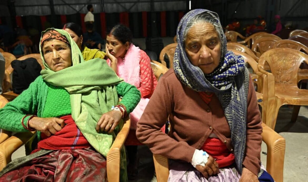 धराली आपदा क्षेत्र में हेली सेवा बनी जीवनदायिनी, तीन मरीज सुरक्षित जिला अस्पताल पहुँचे-Newsnetra 4 fb img 17552766239086916532625058992686