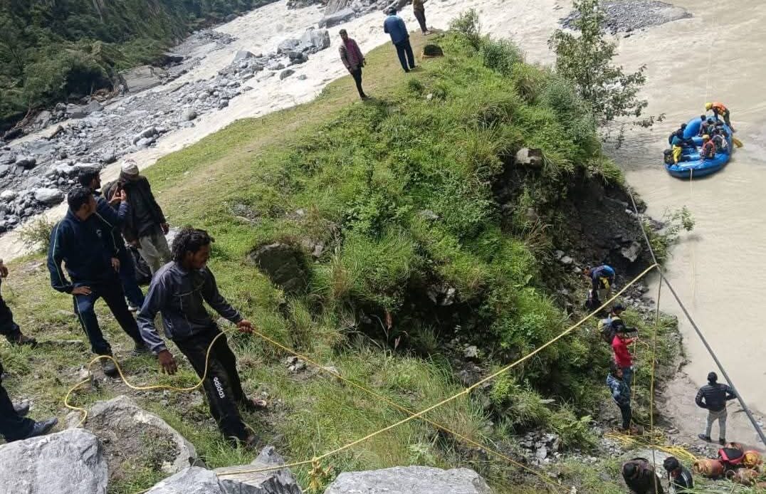 खराब मौसम भी नहीं रोक सका राहत कर्मियों का हौसला, उत्तरकाशी में उम्मीद लौटी-Newsnetra 7 fb img 17554436318871850707821448705147