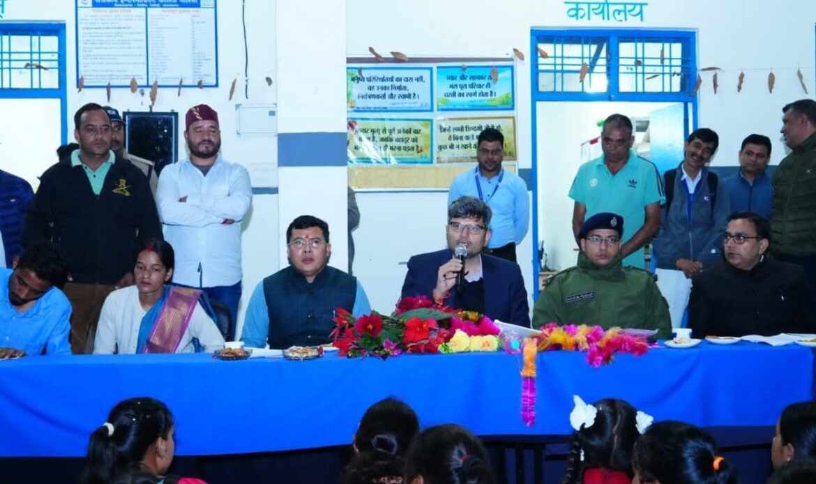 “सरकार आपके द्वार” कार्यक्रम के अंतर्गत चमोली जिले के गैरसैंण विकासखंड स्थित मालसी ग्राम सभा में रात्रिकालीन ग्राम चौपाल का सफल आयोजन-Newsnetra 7 fb img 17557576218582128033779617768473