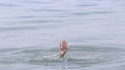 four people drown in gujarats mahisagar river a14160bb98d198822079c134aadc3139