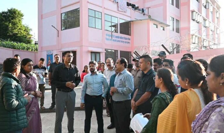 देहरादून: कस्तूरबा गांधी बालिका विद्यालय कोरूबा में डीएम सविन बंसल का निरीक्षण, छात्राओं के लिए दी कई बड़ी सौगातें-Newsnetra 12 img 20250801 wa01164249230471043634291