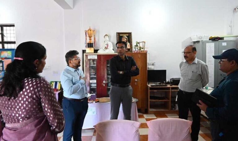 देहरादून: कस्तूरबा गांधी बालिका विद्यालय कोरूबा में डीएम सविन बंसल का निरीक्षण, छात्राओं के लिए दी कई बड़ी सौगातें-Newsnetra 5 img 20250801 wa0117371924529350446165