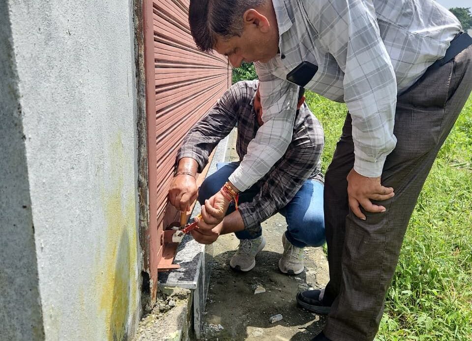देहरादून, विकास नगरत्र ऋषिकेश,अठुरवाला डोईवाला में किये जा रहे अवैध निर्माणों व प्लाॅटिंग पर ध्वस्तीकरण व सीलिंग की कार्यवाही-Newsnetra 17 img 20250815 wa00137616400870232436546