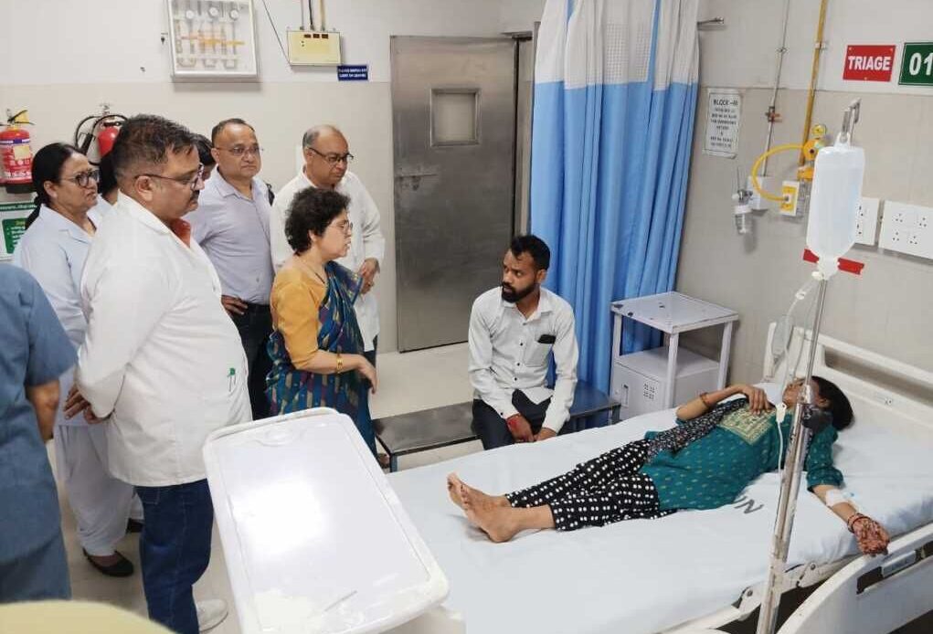 देहरादून: महानिदेशक डॉ. सुनीता टम्टा ने जिला चिकित्सालय कोरोनेशन का औचक निरीक्षण किया-Newsnetra 6 img 20250818 wa0085868770365890839747