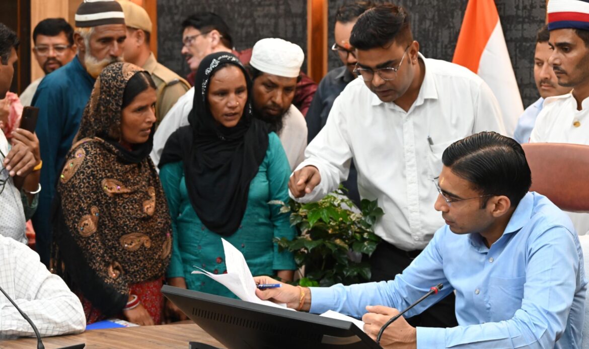 शिकायत से कार्रवाई तक सिर्फ 2 घंटे: देहरादून जिला प्रशासन का त्वरित एक्शन, जिलाधिकारी सविन बंसल की सख्ती-Newsnetra 4 img 20250826 wa00011256017444829688249