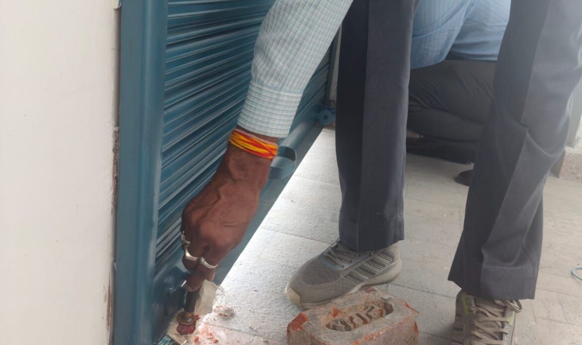 एमडीडीए की कड़ी कार्रवाई, नेहरू कॉलोनी में अवैध निर्माण सील, चेतावनी जारी-Newsnetra 4 img 20250828 wa0000919400987682012652