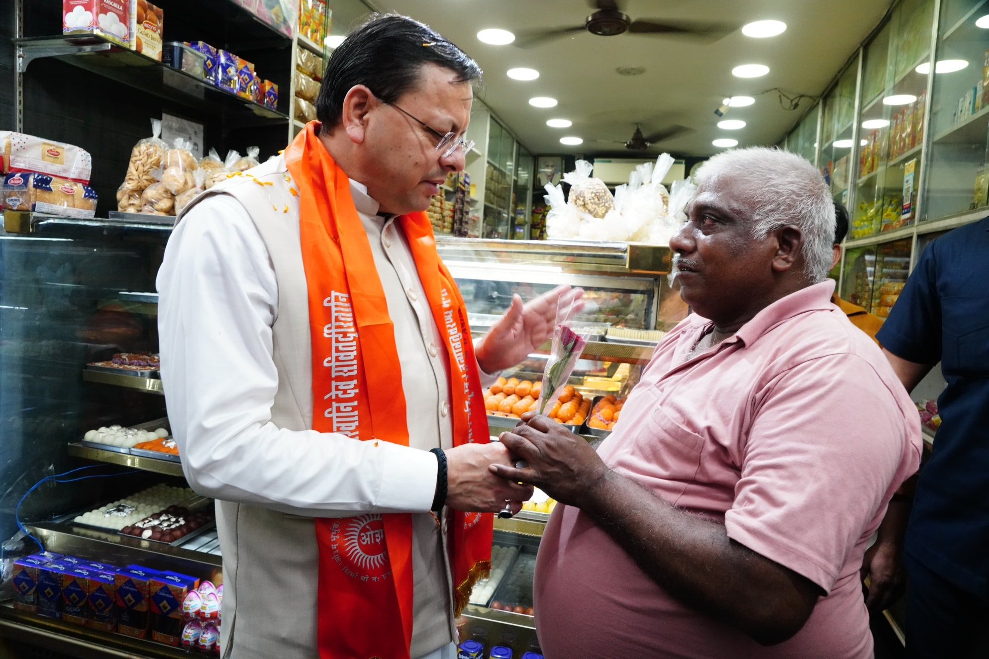 GST बचत उत्सव: मुख्यमंत्री धामी ने व्यापारियों से की मुलाकात, जनता को घटे कर दरों का लाभ बताया-Newsnetra 14 550101918 1100358182267212 1887937770411535577 n